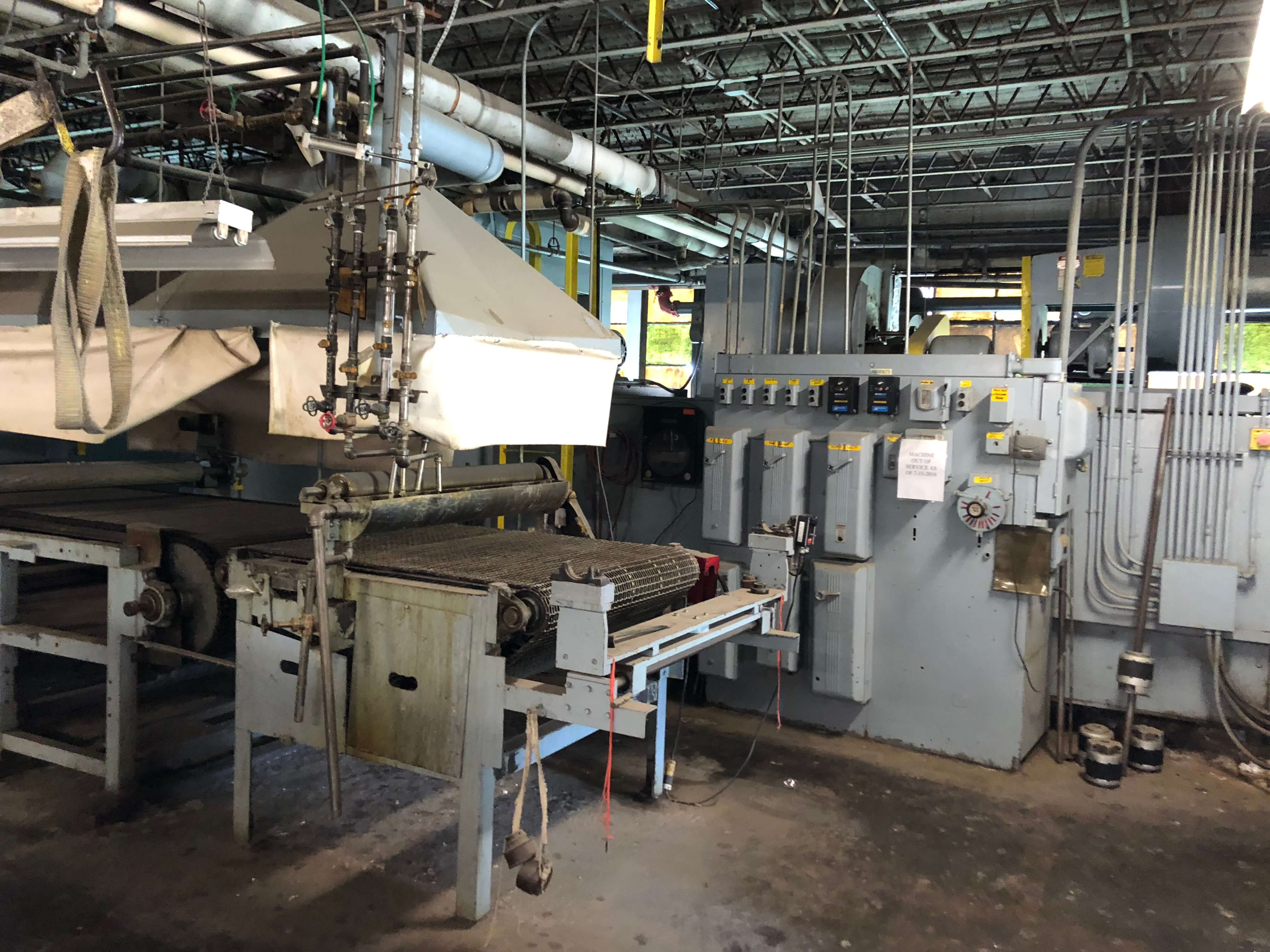 Mica splitting laying machine